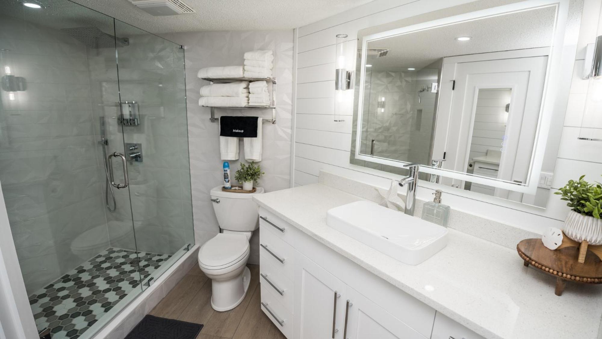 New Rental - 3Br 3Ba Corner Beachfront - 2024 Remodel - 3 Pools, Tiki Hut, Gym, Tennis Panama City Beach Exterior foto
