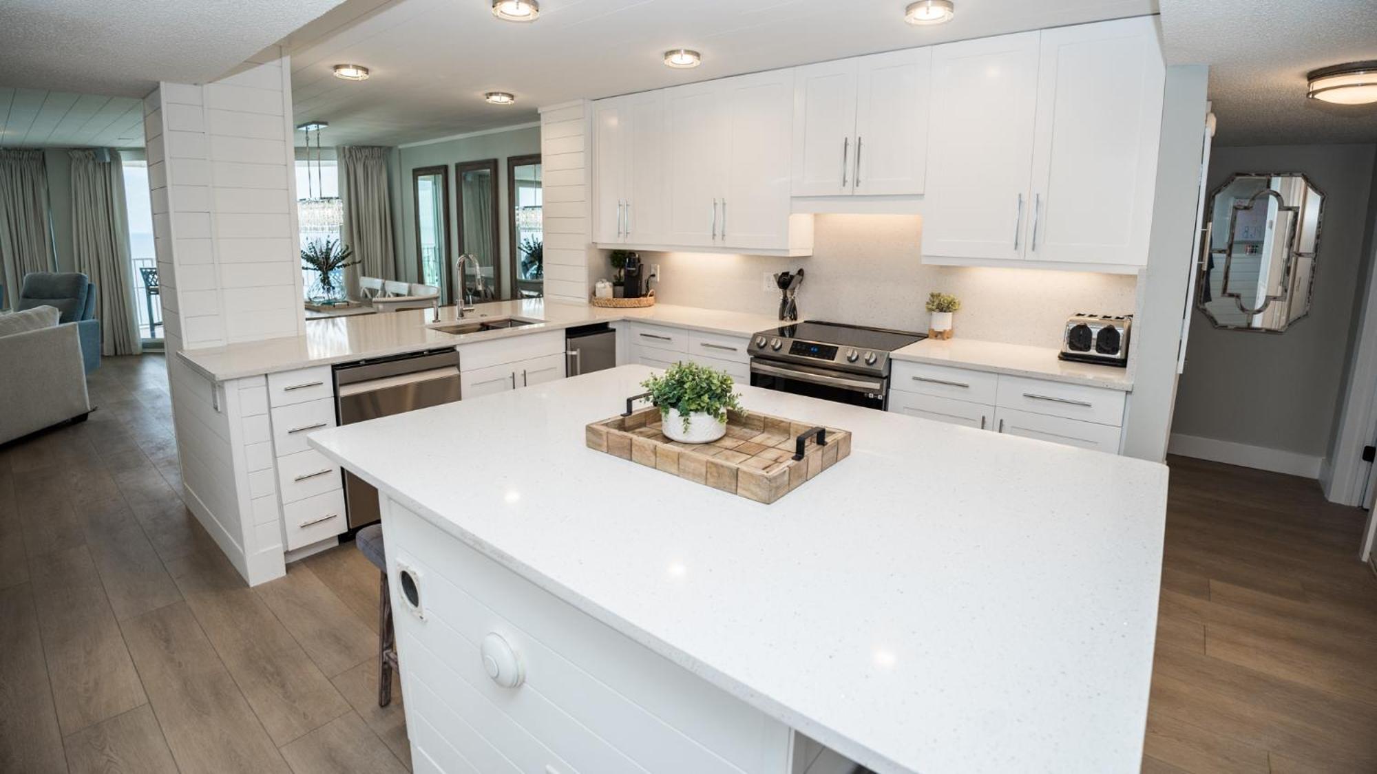 New Rental - 3Br 3Ba Corner Beachfront - 2024 Remodel - 3 Pools, Tiki Hut, Gym, Tennis Panama City Beach Exterior foto